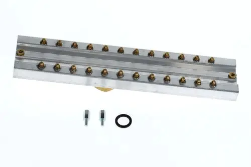 Düsenplatte aus Aluminium mit mehreren Düsen in Reihenanordnung, geliefert mit zwei Verbindungselementen und einer O-Ring-Dichtung, erkennbar als Bosch-Produkt.